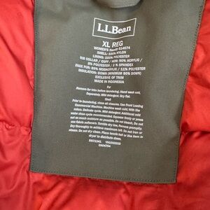 L.L.Bean Women's Jacket in Olive Green with Red Lining